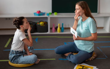 Child experiencing speech delay with difficulty pronouncing words but good understanding and gestures